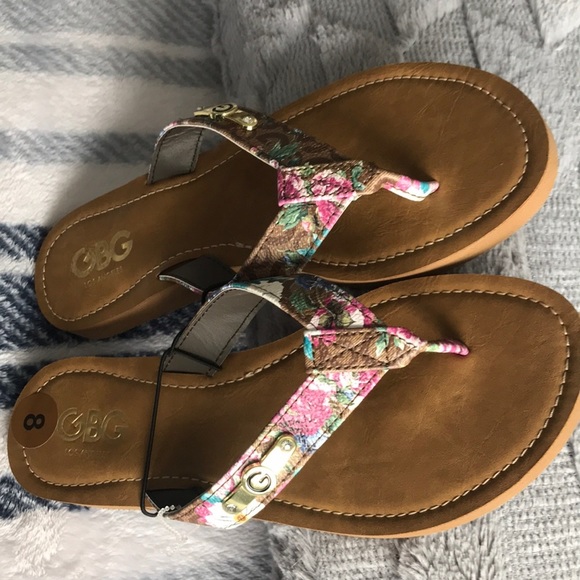 GBG Los Angeles Shoes - WOMAN’S size 8 GBG floral flip flops NEW